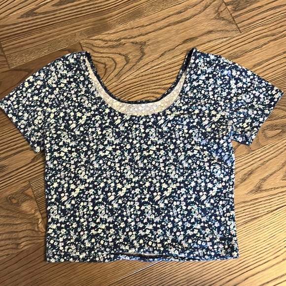 3 for $25 💚 crop top - Picture 2 of 3